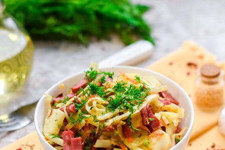 зеле с наденица