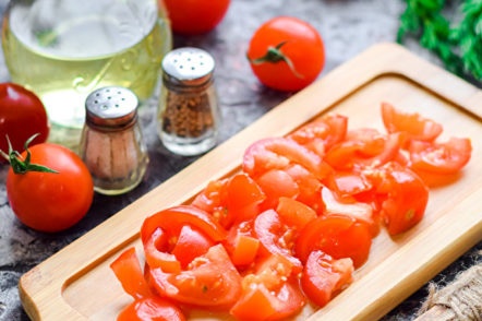 нарязани домати