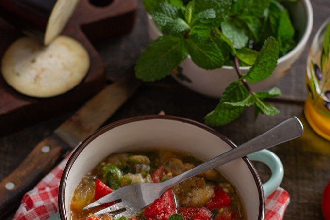 Топла салата от печени зеленчуци