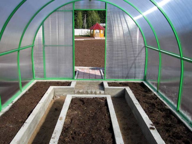 choose a place for the greenhouse