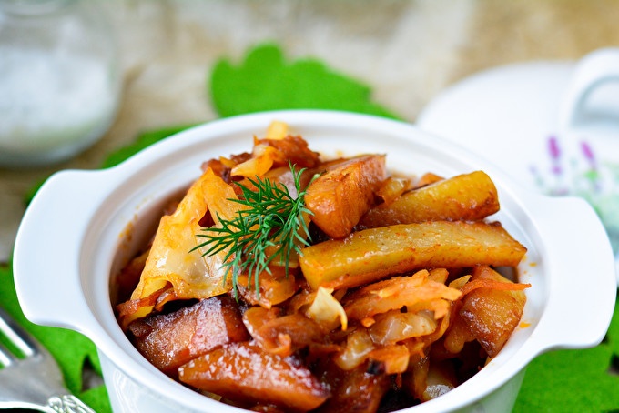 cabbage stew with potatoes