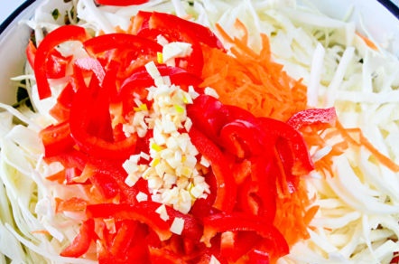 добавете чесън