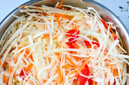 сложи го в саксията