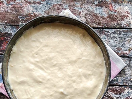 Налейте тестото