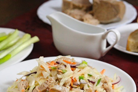 салата със зеле и месо