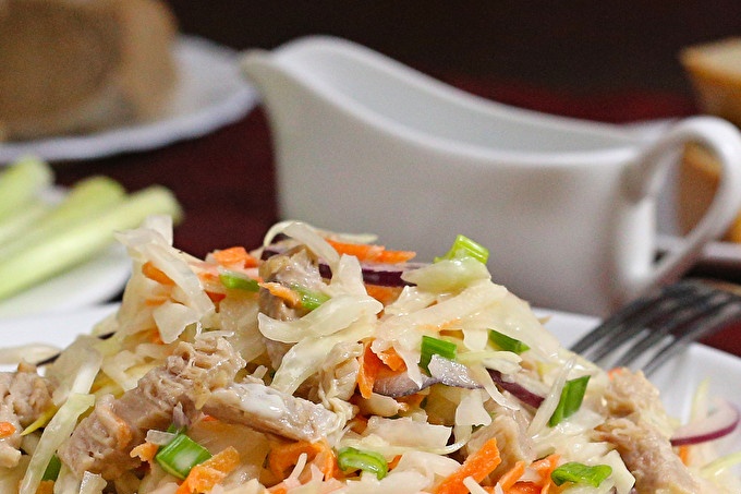 салата със зеле и месо