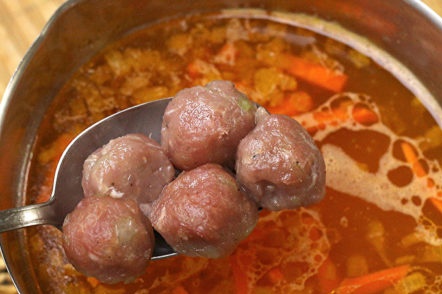 rozložiť mäsové gule