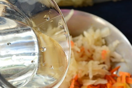 излива се във вода