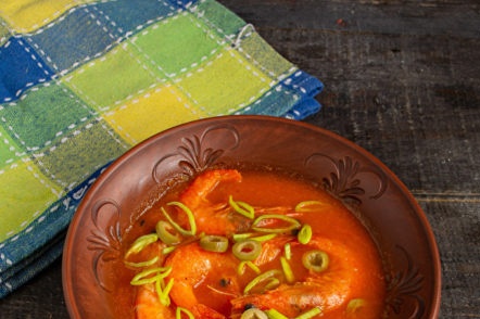 tomato soup with shrimps