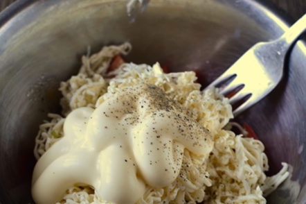 подправете с майонеза