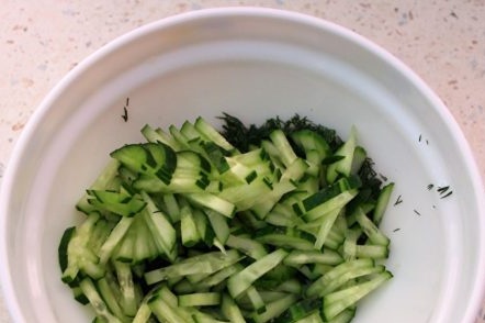 cogombres tallats a tires