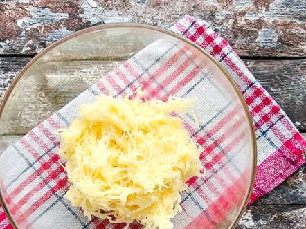 настъргнете картофите