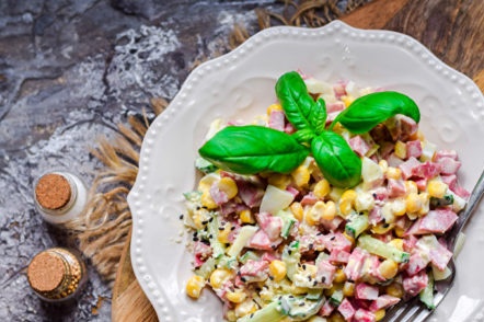 šalátové slamky s klobásou