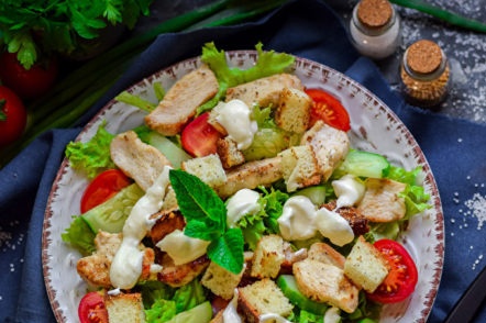 зеленчукова салата с месо